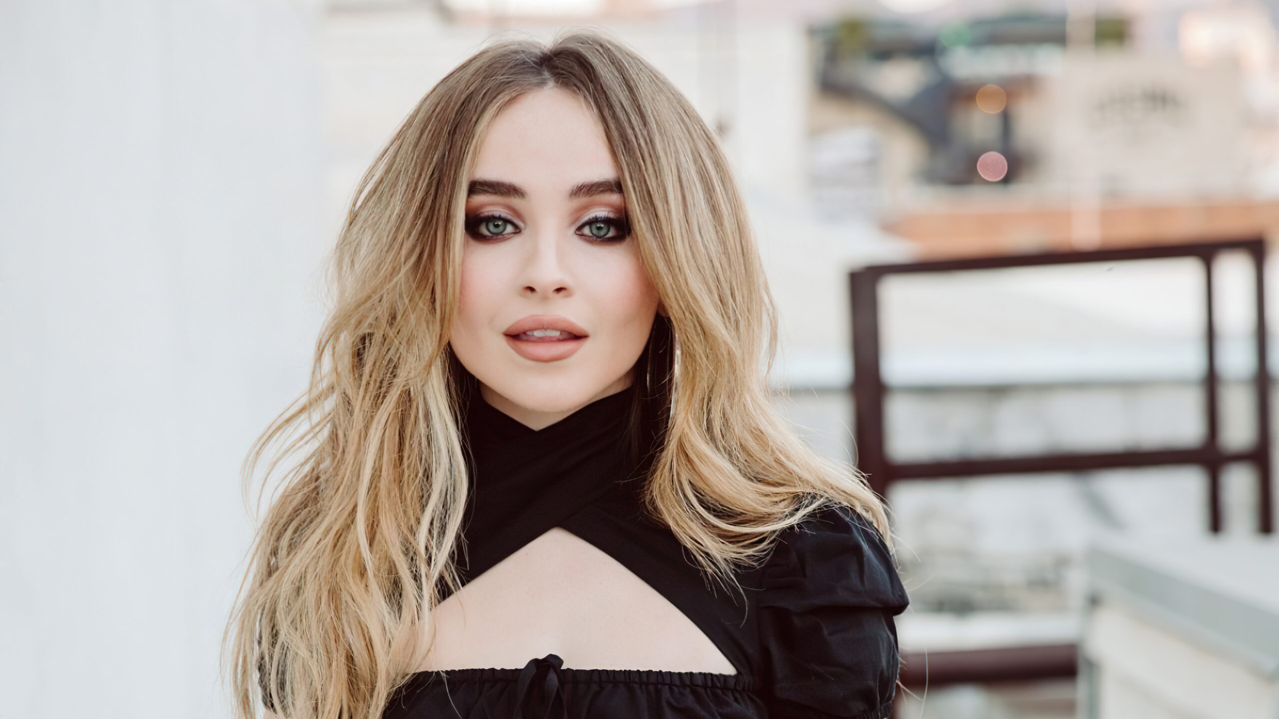 Sabrina Carpenter 'vomitou' quando agendou o Saturday Night Live