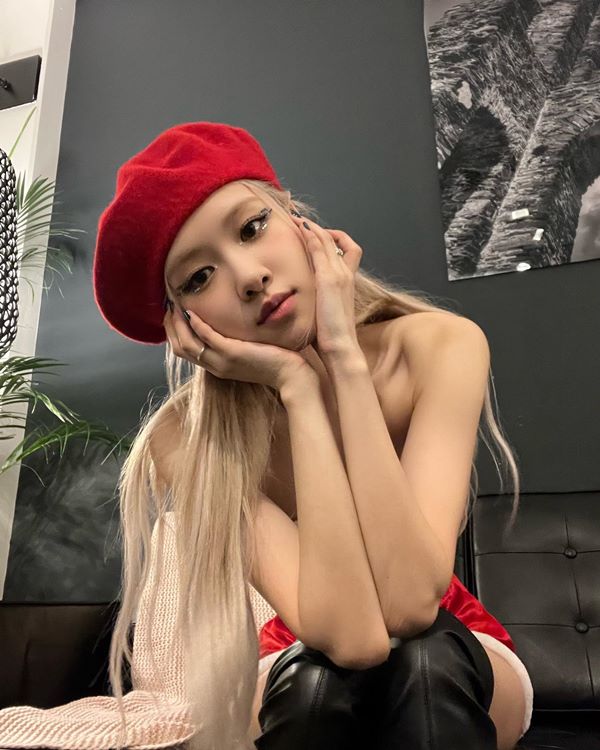 ROSÉ Faz História: Primeira Solista Feminina de K-Pop no Top 10 do Reino Unido com 
